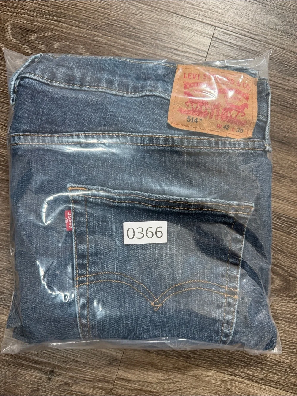 Levi's 514 Straight‎ Fit Men's Jeans W42 L30 Medium Wash Denim